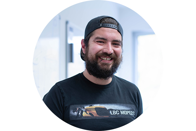 Portraitbild von Tim Lais, Service Engineer