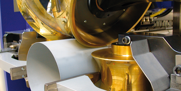 Ecomaster round rolling a sheet of metal
